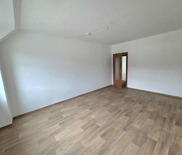 Stadtleben mit Weitblick: Moderne Dachgeschosswohnung mit Balkon un... - Foto 1