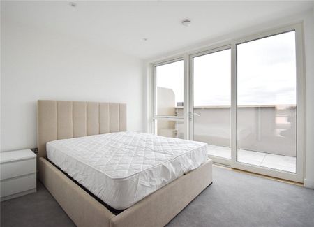 A stunning 2 bedroom Penthouse apartment situated in the prestigious "Icon" development in Eddington, Cambridge. Amtico flooring and under floor heating. Secure parking. Furnished. - Photo 2