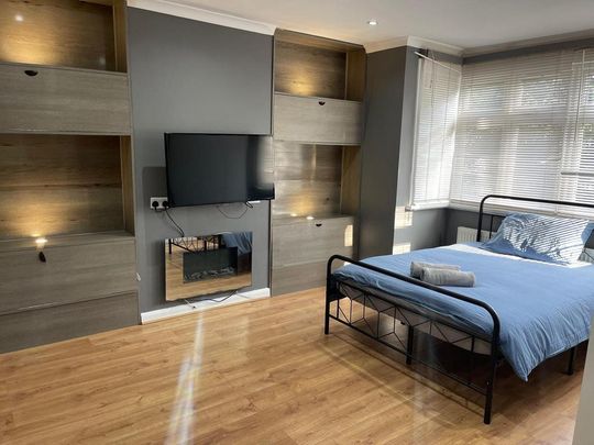 4 bedroom terraced house to rent - Photo 1