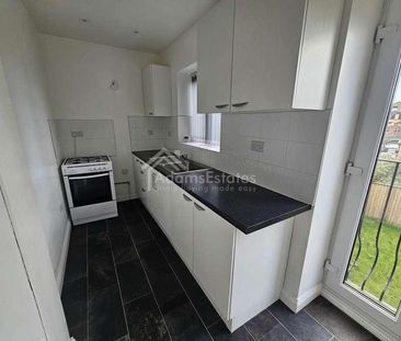 Oxford Terrace, Batley, WF17 - Photo 4