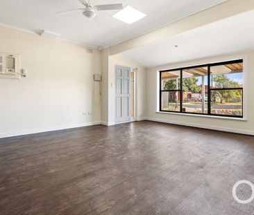 Open the door to easy living by the coast - Photo 2