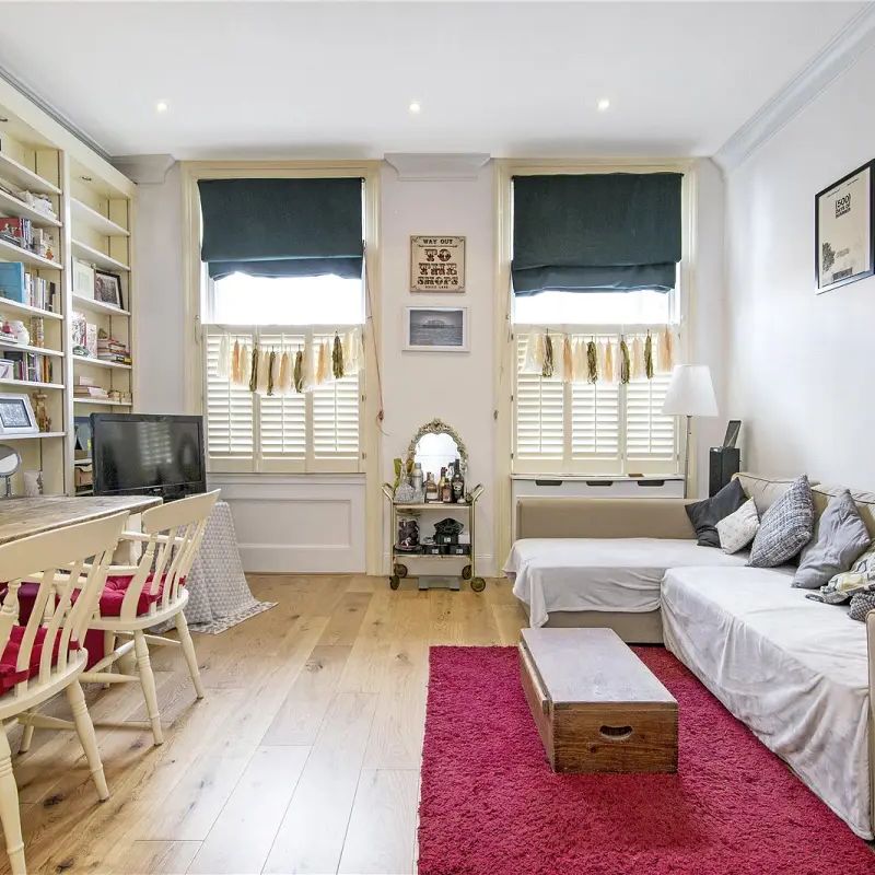 1 bedroom flat in London - Photo 1