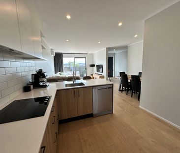 Beautiful 3 Bedroom, 2.5 Bathroom Townhouse in Wainui - Photo 6