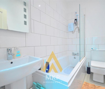 4 bedroom terraced house to rent - Photo 6