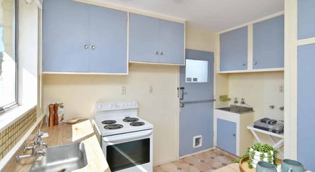 Convenient Location! - Photo 4