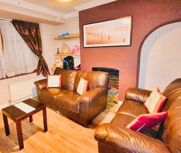 4 bedroom terraced house to rent - Photo 2