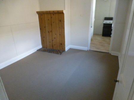 2 bedroom home in a great location - Photo 4