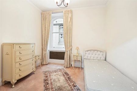 4 bedroom flat in 116 Knightsbridge - Photo 4