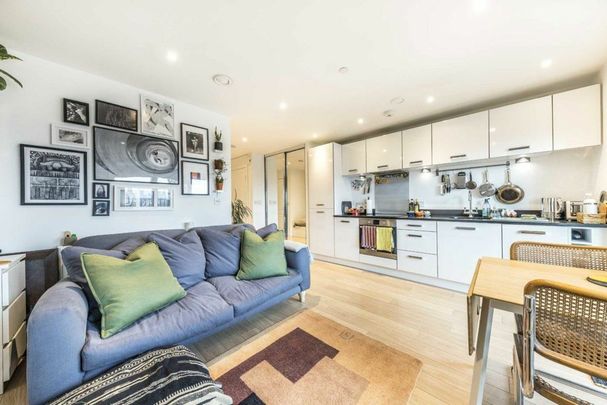 Atkins Square, Hackney Central, E8 - Photo 1