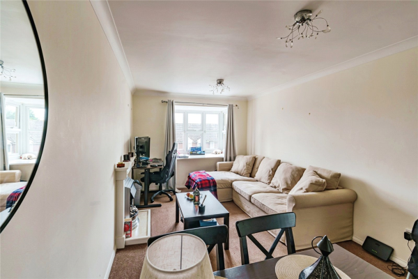 Horley 1 bedroom flat to rent - Photo 1