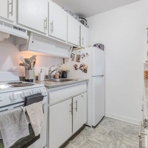 Châtelets Appartements 3 ½ Entièrement Meublé à Louer Sainte-Foy / Sillery Juillet 2026 - Photo 2