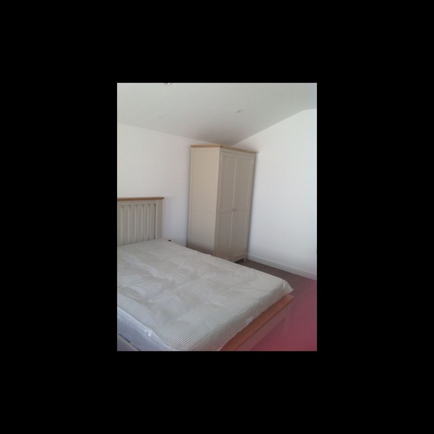 1 Bed Flat, Dignam, NW2 - Photo 1