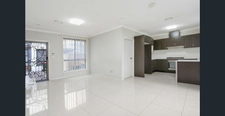 Beautiful 3-Bedroom Villa in Prime Location - Photo 3