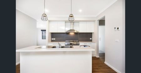 Family home with room to move so close to shopping facilities! - Photo 5