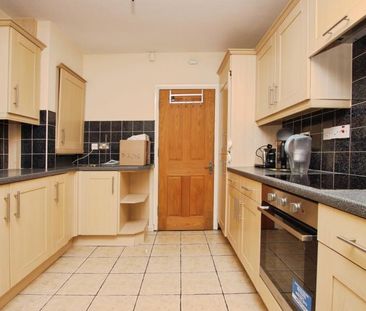 4 bedroom semi-detached house to rent - Photo 4