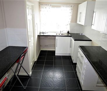 2 bedroom Flat To Let Total Size: 797 SQ FT - Photo 5