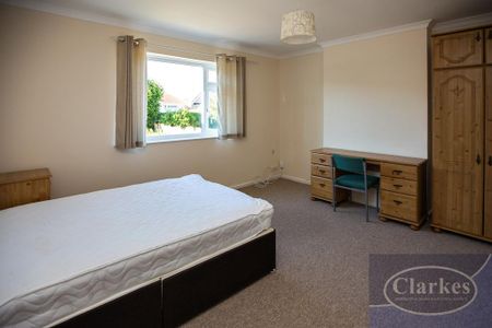 4 bedroom semi-detached house to rent - Photo 5