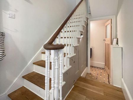 4 bedroom semi-detached house to rent - Photo 2