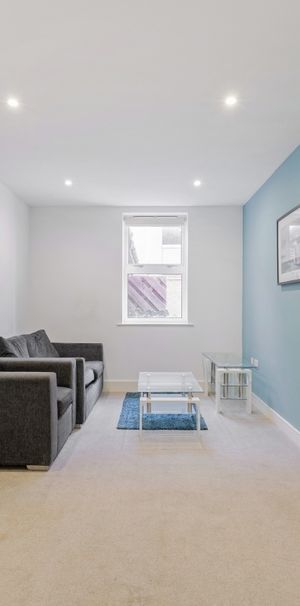 2 bedroom flat to rent - Photo 1