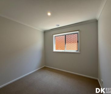 Brand New and Modern Home in Tarneit - Photo 4