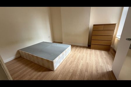 2 Bed Flat, Green Lanes, N13 - Photo 2