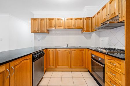 Spacious 2-Bedroom Apartment in the Heart of Rockdale - Photo 2