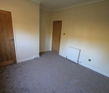 3 bedroom flat to rent - Photo 3