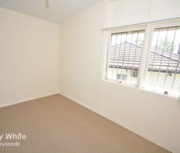 LARGE 3 BEDROON HOME! - Photo 2