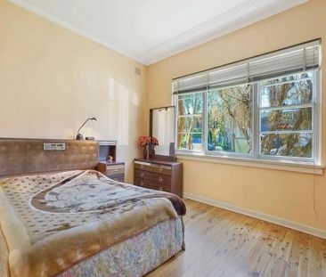 Large 4 Bedroom House for lease now - Photo 2