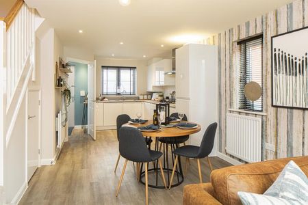 2 bedroom semi-detached house to rent - Photo 2