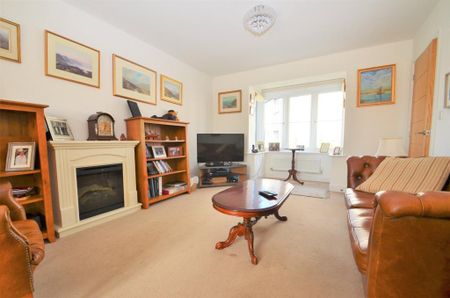 4 bedroom detached house to rent - Photo 2