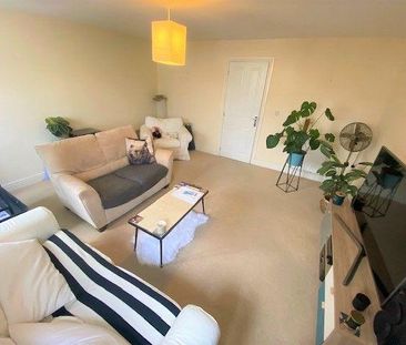 3 bedroom end of terrace house to rent - Photo 2