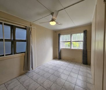 2 Bedroom 1 Bathroom ground floor unit - Great Location - Photo 4