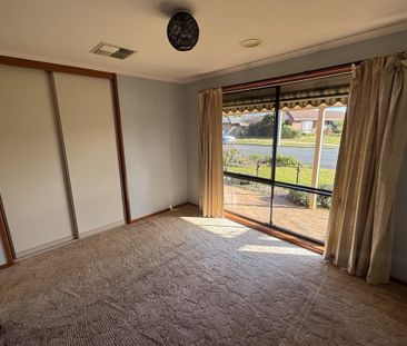 Spacious Home with Large Shed! - Photo 3