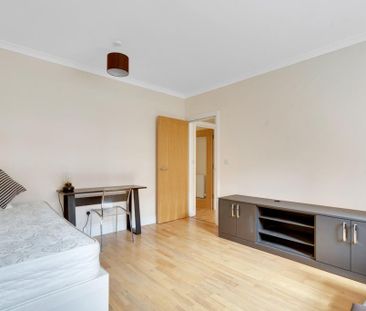 4 bedroom apartment to rent - Photo 2