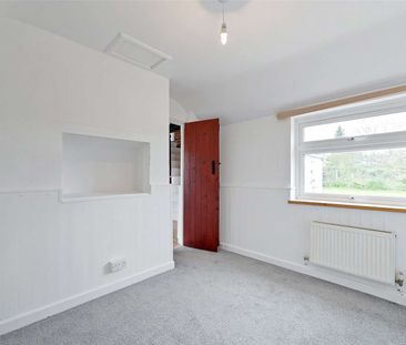 A delightful cottage with excellent links to the Cotswolds. - Photo 2