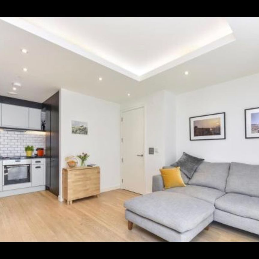 2 Bed Flat, Park Vista Tower, E1W - Photo 1