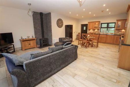 292 Belfast Road, Dundonald, Belfast, BT16 1UE - Photo 3