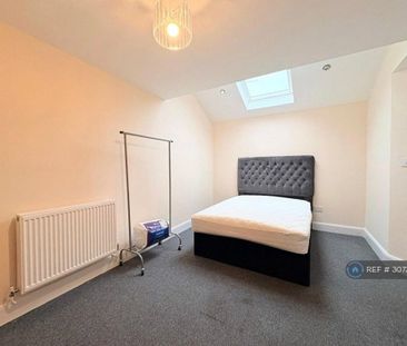 4 bedroom semi-detached house to rent - Photo 5