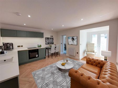 2 bedroom flat to rent - Photo 2