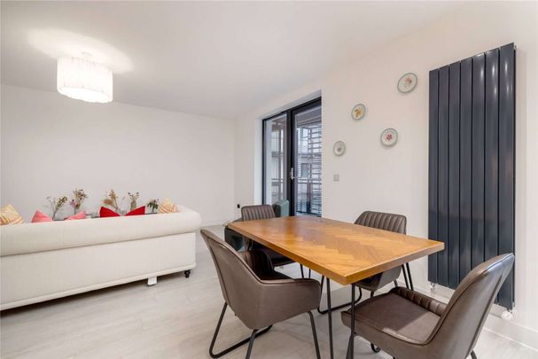 A bright and spacious two bedroom apartment with balcony and parking space in the desirable Old Town area of Edinburgh. - Photo 1