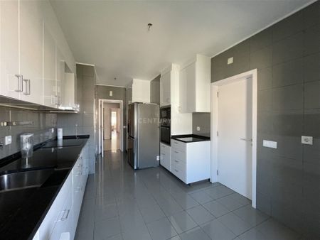 Exclusivo T4 em Telheiras – 185m² de Conforto e Funcionalidade! - Photo 4