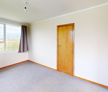 Longburn - 4 Bedrooms - Photo 4