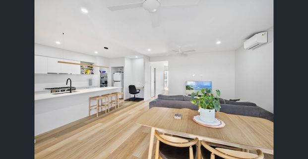 Stylish Family Home in a Prime Location - Photo 1