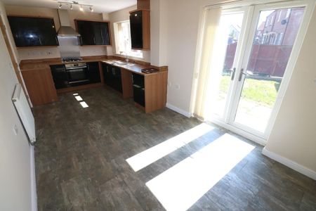 3 bedroom detached house to rent - Photo 4