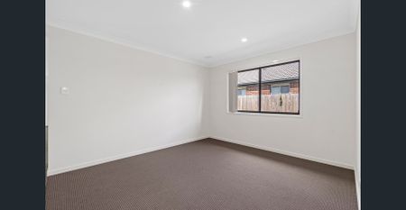 Gorgeous modern home, ready for you and your family! - Photo 2