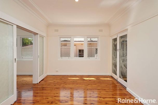 CHARMING FAMILY HOME IN A PRIME LOCATION - Photo 1