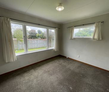 Three Bedroom Family Home - Photo 2