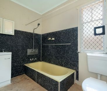 2/276A James St Harristown - Photo 4