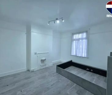 4 bedroom terraced house to rent - Photo 6